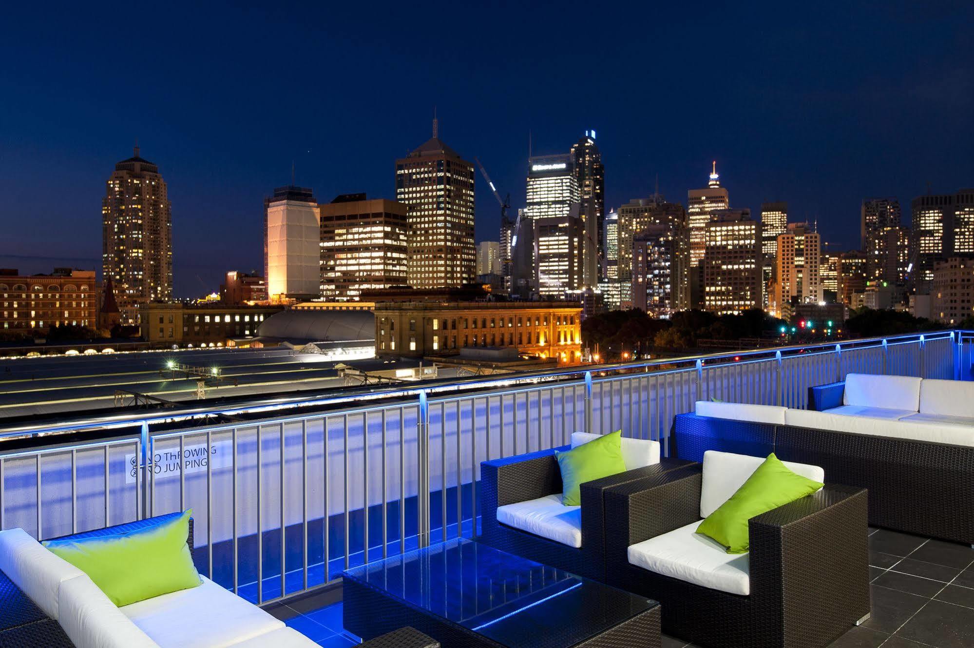 Surry Hills Bounce Sydney旅舍 外观 照片 The rooftop bar at the Hotel Indigo Perth